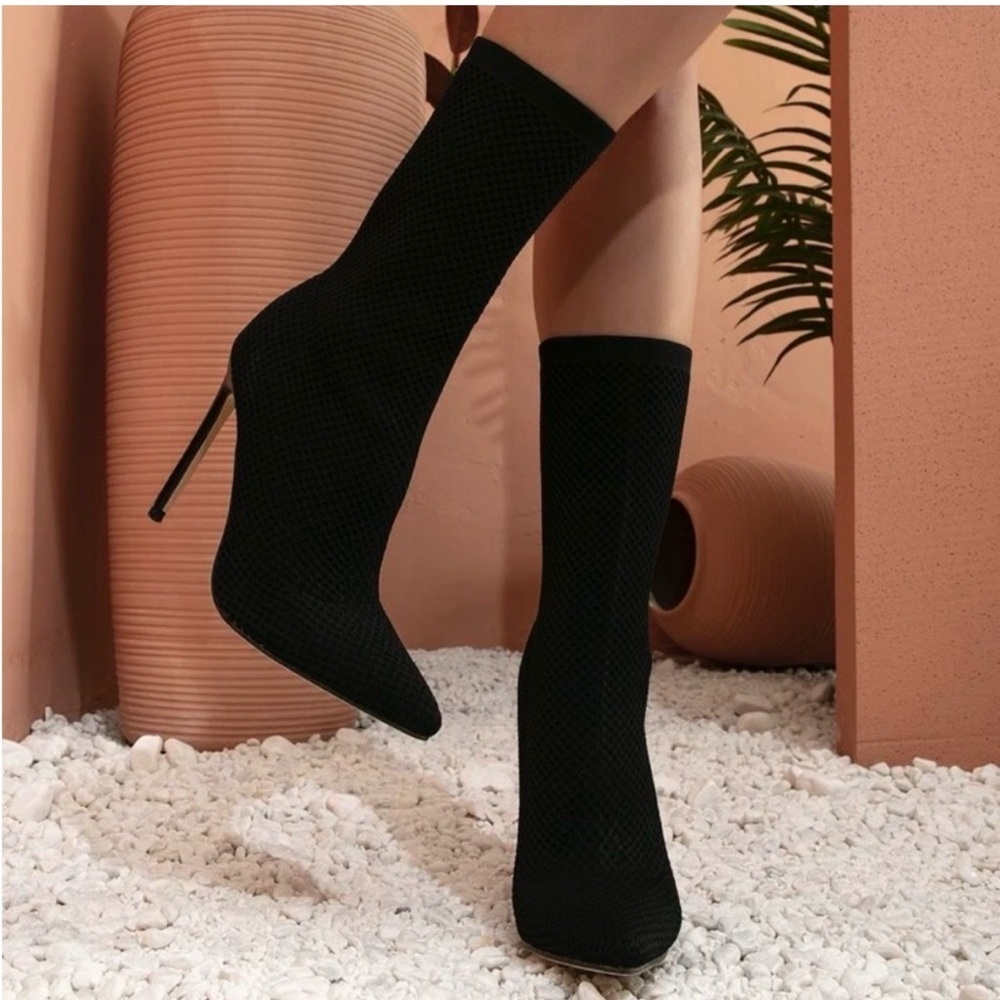 Cucco Black Knit Sock Boots – Women’s Size 8
